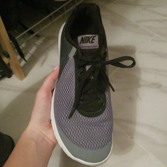 Grey and black Nike - Picture 2 of 3